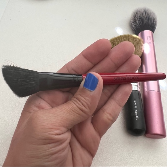 3 Face Brushes - RT Blush Brush, Bare Minerals Flawless Face, Smashbox Contour - Picture 3 of 10